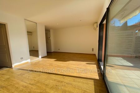 Centre-ville de Sanary, T1 de 28m² avec grande terrasse, asce - Photo 4