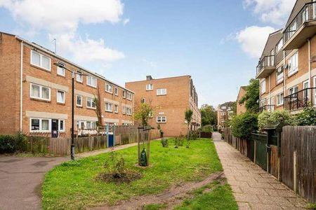 Salisbury Close, Elephant And Castle, SE17 - Photo 2