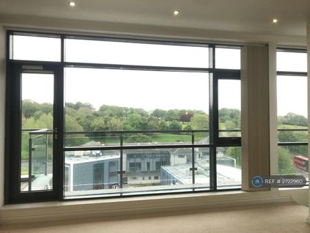 1 bedroom penthouse to rent - Photo 2