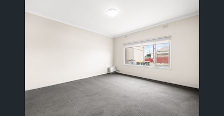 Neat Family Home - Photo 5