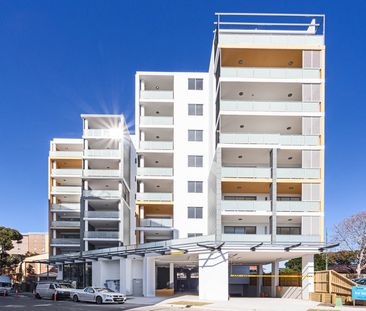 TERRIFIC 2 BEDROOM 2 BATHROOM APARTMENT - Photo 2