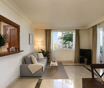 2 bedroom luxury Apartment for rent in Benahavís, Spain - Photo 2