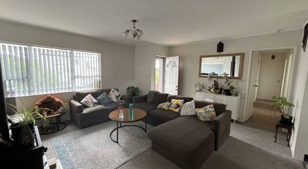 Charming 3-Bedroom Home - Photo 2