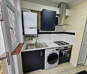 4 Bed Terraced House, Sandringham Road, IG11 - Photo 5