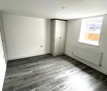 4 bedroom terraced house to rent - Photo 2