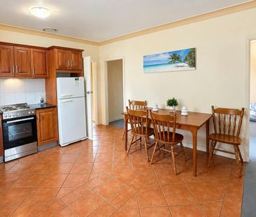 Spacious Furnished Family Home in the Heart of Victor Harbor - Photo 5