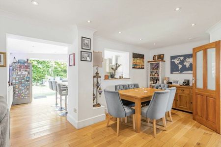 Morland Close, Hampton, TW12 - Photo 2