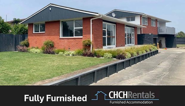 Fully Furnished Stylish Renovated Large Family Home in Prime Location! - Photo 1