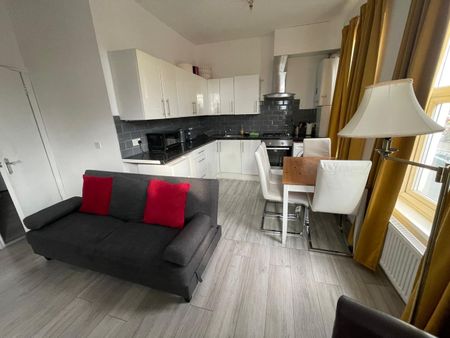 1 Bed Flat, Greyhound Lane, SW16 - Photo 2