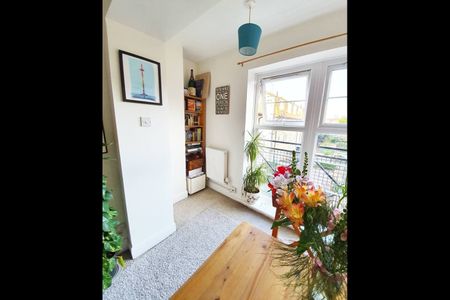 1 Bed Flat, Memorial Avenue, E15 - Photo 4