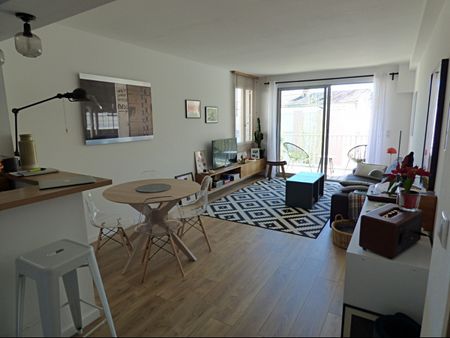 AVIGNON EXTRA MUROS: Très bel appartement climatisé avec terrasse très proche rempart - Photo 2