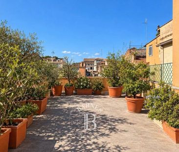 Attico piazza del Teatro di Pompeo, Campo de' Fiori, Roma - Photo 1