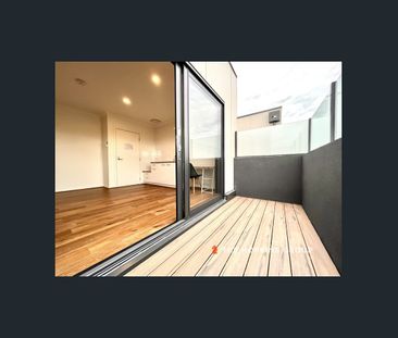 New generation studio living - at its best! - Photo 4