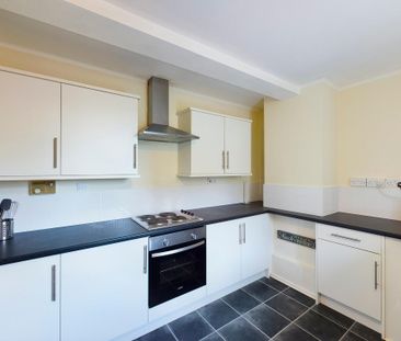 3 bedroom flat to rent - Photo 6
