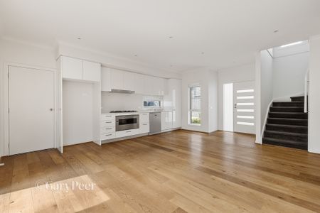 2 / 3 Malacca St, McKinnon - Photo 2