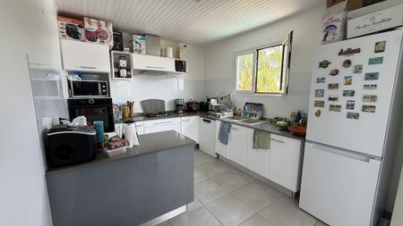 Location Maison 5 pièces 110m² SCHOELCHER 97233 - Photo 3