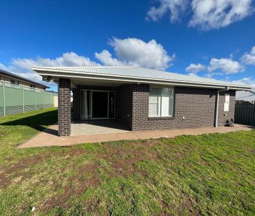 18 Pelagic Court, Dubbo NSW 2830 - House For Rent | Domain - Photo 2