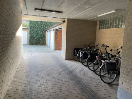 ruim instapklaar twee slaapkamer appartement met groot zongericht terras & gelijkvloerse garage - Photo 4