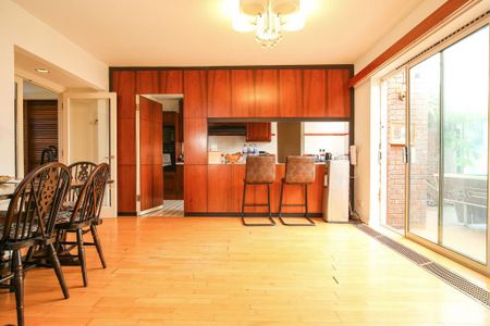 5 bedroom bungalow to rent - Photo 2