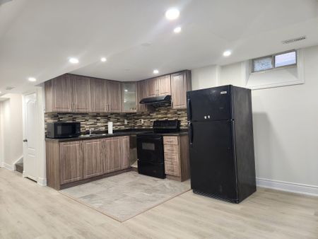 For Lease - 3 cedarvalley Boulevard, Brampton, Ontario - Photo 2