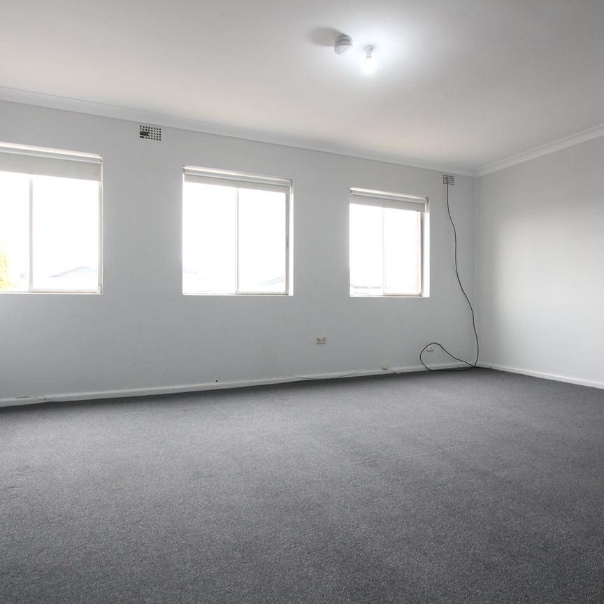 CLOSE PROXIMITY TO SCHOOLS, SHOPS & TRANSPORT - Photo 1