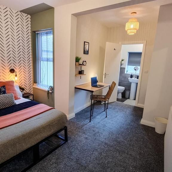 1 bedroom in a house share to rent - Photo 1