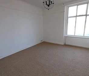 High Street, CT6 5LG, Herne Bay - Photo 1