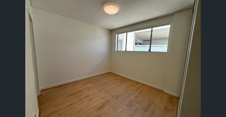 Oversized Two Bedroom Unit ***Access via Waverley Street*** - Photo 3