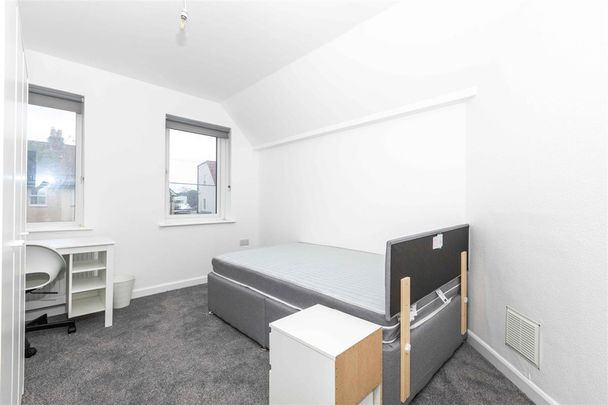 Cortis Avenue, Worthing - Photo 1