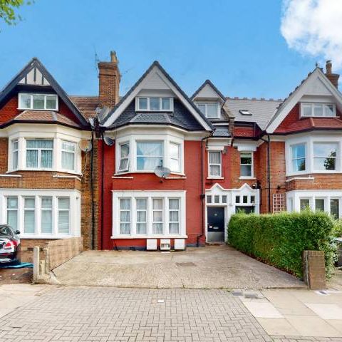 3 Bedroom, 2 bath, 1 reception Flat - Photo 1