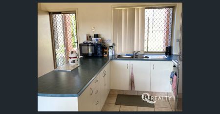 🏡Lowset Brick Home Looking For New Tenants! - Photo 2