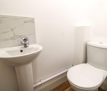 1 bedroom in a house share to rent - Photo 6