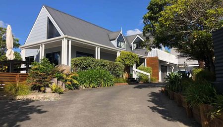 Cool home in Richmond Heights with great views - Photo 2