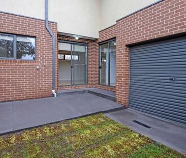 Affordable Townhouse Living in Bundoora - Photo 2