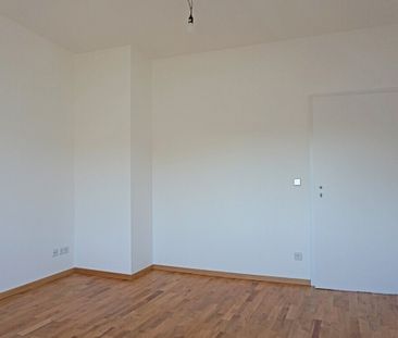 ZWEITBEZUG NACH LUXUS SANIERUNG :helle 2-Zi-Dachgeschoss-Whg. mit E... - Foto 1