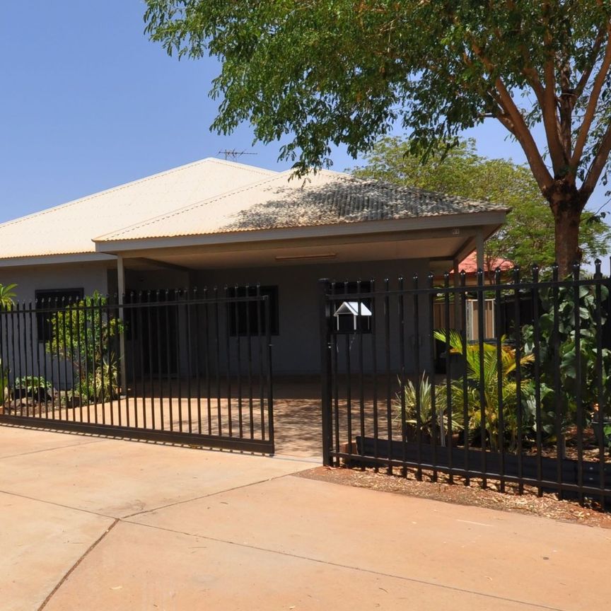 GLORIOUS GODRICK - 3x2 + Fully Fenced - Photo 1