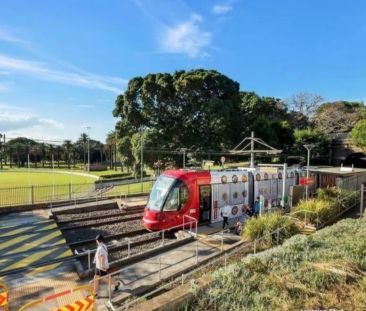 Quintessential living with water and city views - Photo 6