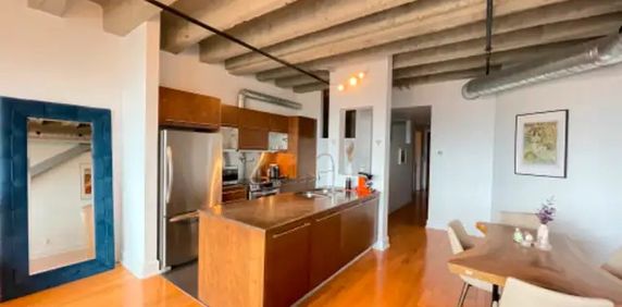 Place-Des-Arts - Superb 1 Bedroom Loft - Photo 2