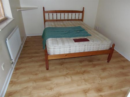 3 Bed House - Semi-Detached - Photo 4