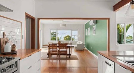 Prime Beach Life Location - Large and Spacious Home - Photo 2