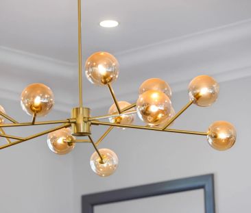Superbly Renovated Family Home in a Desirable Cul-de-sac Pocket - Photo 1