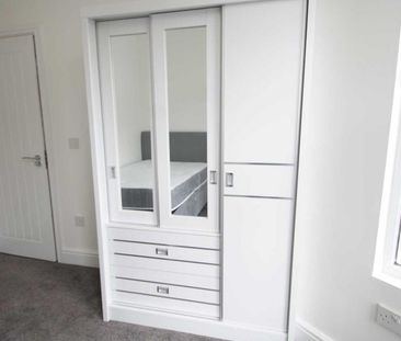 1 bedroom in a house share to rent - Photo 2