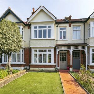 4 bedroom house in Twickenham - Photo 2