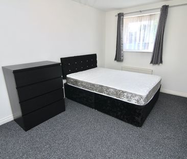 1 Bed Flat, Swan Lane, CV2 - Photo 1