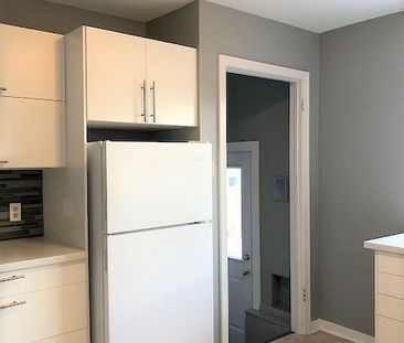 Well-maintained 2-bedroom bungalow in the quiet and desirable neigh... - Photo 6
