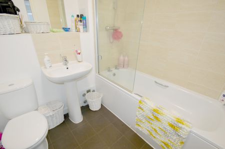Huxley Drive, Oxted, RH8 - Photo 2
