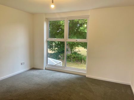 4 bedroom Four Bedroom Detached Home to rent - Photo 5