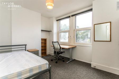 4 bedroom terraced house to rent - Photo 3