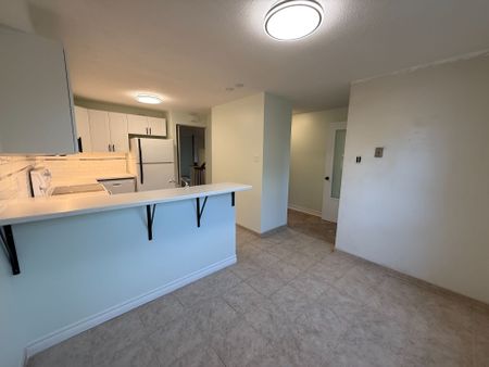 For Lease - 7913 Jeanne D'arc Boulevard, Orleans - Convent Glen and Area, Ontario - Photo 3