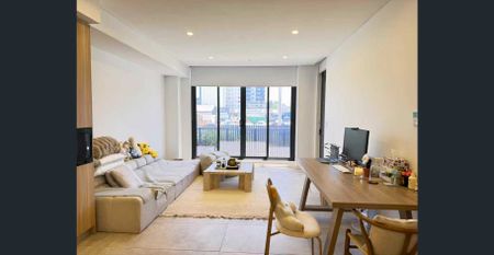 Fully Furnished Modern 1 Bedroom Apartment in the Heart of Merrylands - Photo 3